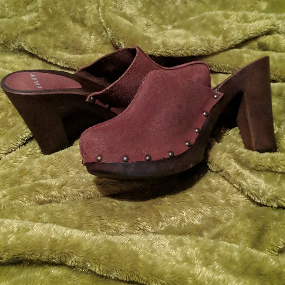 Clogs